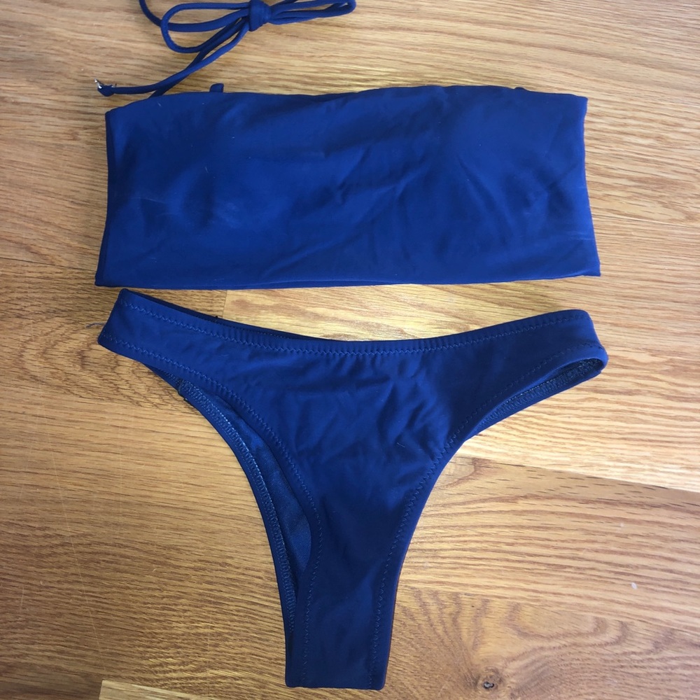 Navy blue strapless bikini